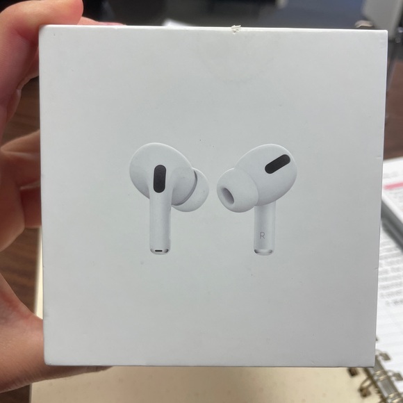 AirPods Pro (1st Generation) with Wireless Charging Case and Charging Cord - Picture 9 of 16